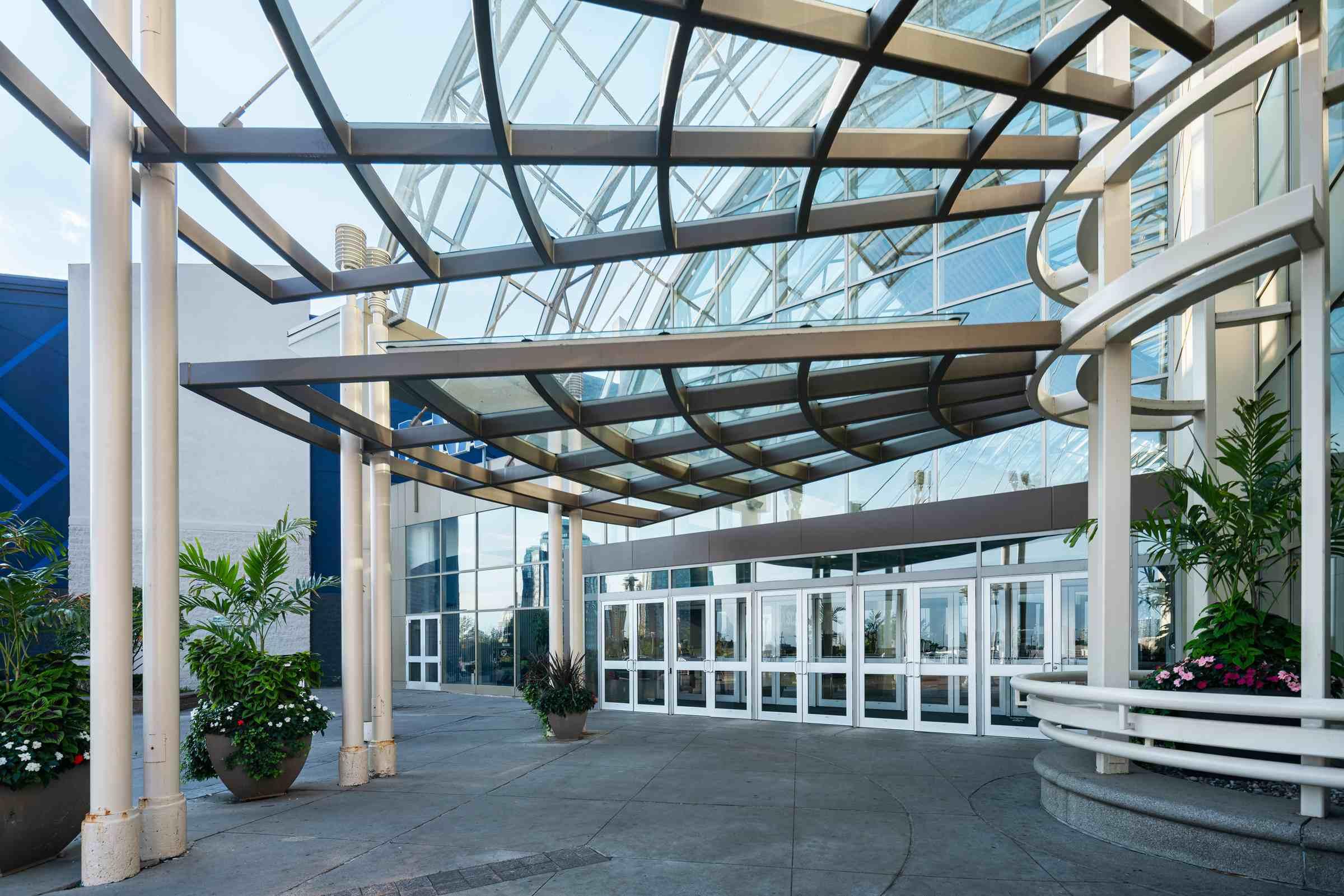 Main entrance of the shopping centre with accessible design and well-managed secure entry points