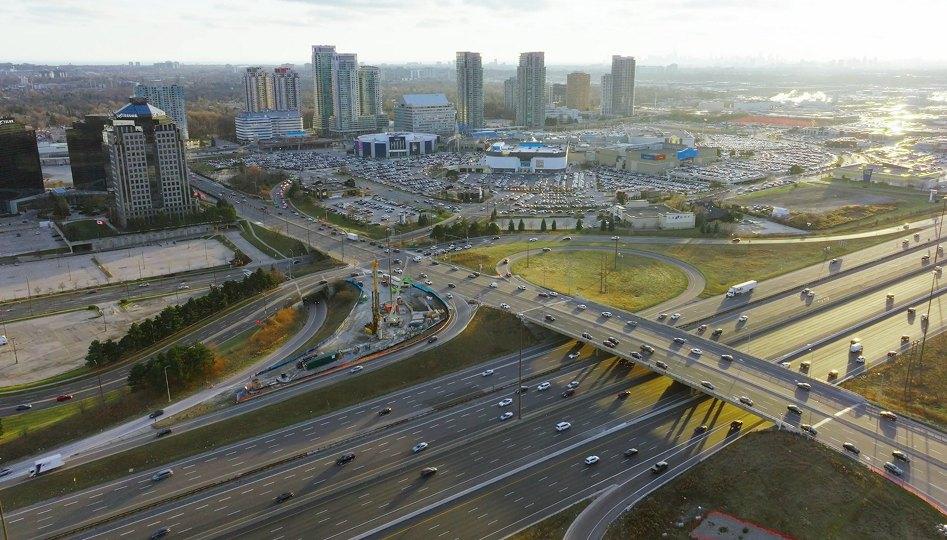 Major highway and surrounding roads showing easy and convenient access to the shopping centre