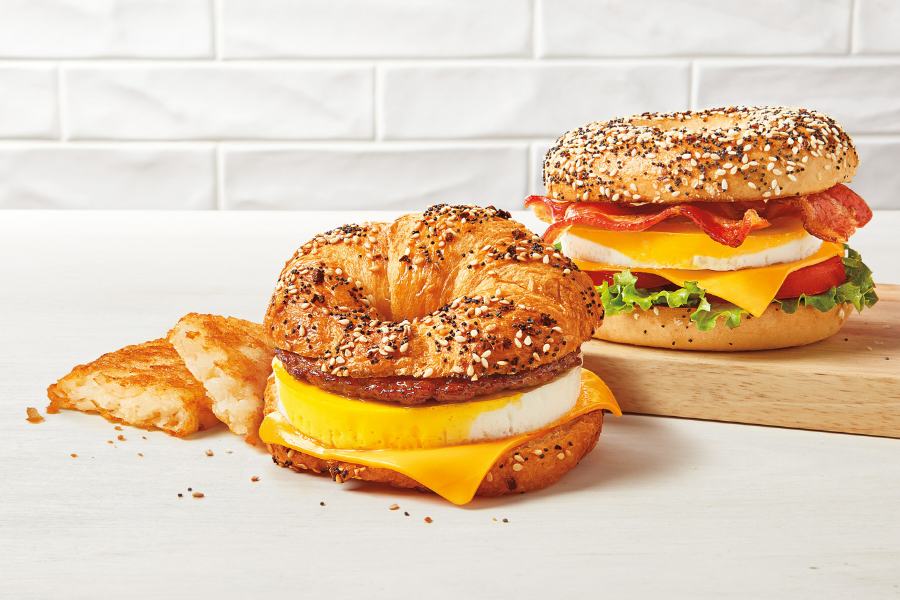 breakfast bagels with hashbrown